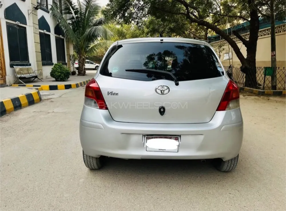 Toyota Vitz 2009 for Sale in Karachi Image-1