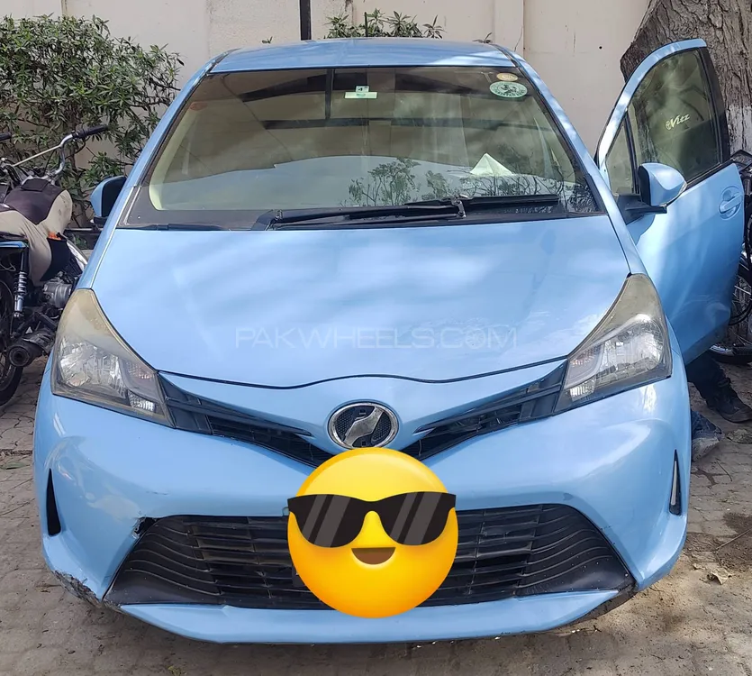 Toyota Vitz 2015 for Sale in Karachi Image-1