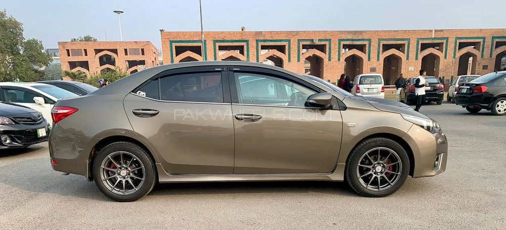 Toyota Corolla 2015 for Sale in Lahore Image-1