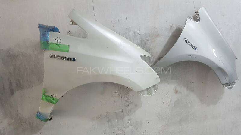 toyota prius alpha right fender pearl Image-1