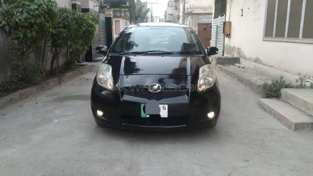 Toyota Vitz 2010 for Sale in Faisalabad Image-1