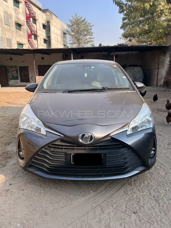 Toyota Vitz 2018 for Sale in Sialkot Image-1