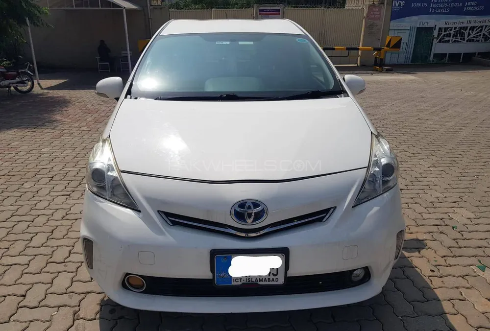 Toyota Prius Alpha 2014 for Sale in Peshawar Image-1