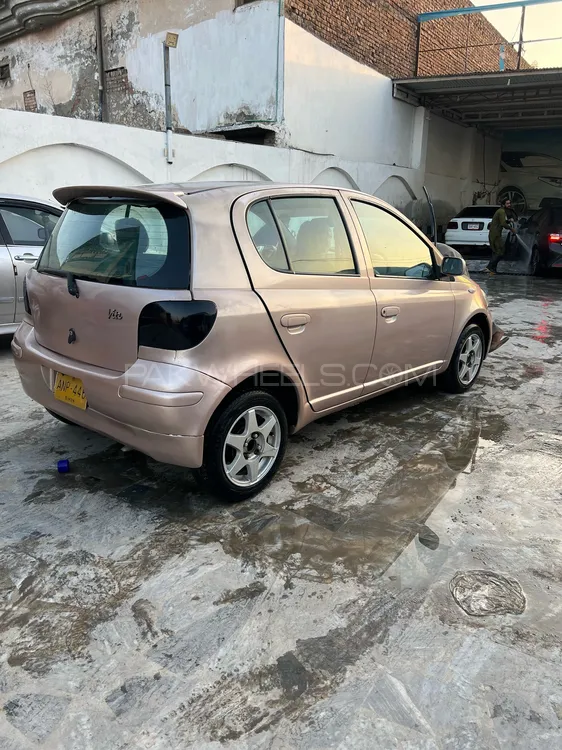 Toyota Vitz 2000 for Sale in Peshawar Image-1