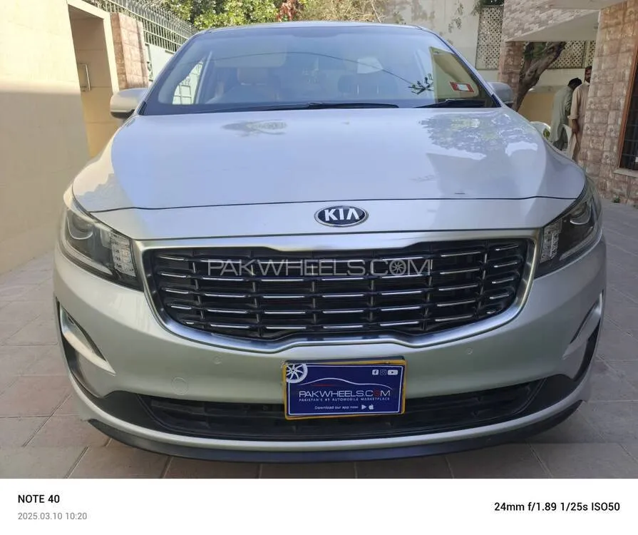 KIA Carnival 2018 for Sale in Karachi Image-1
