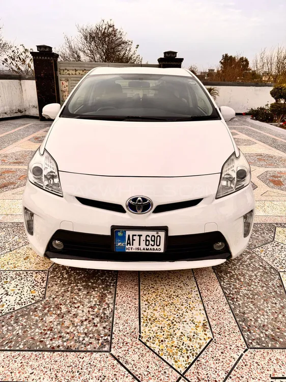 Toyota Prius 2013 for Sale in Islamabad Image-1