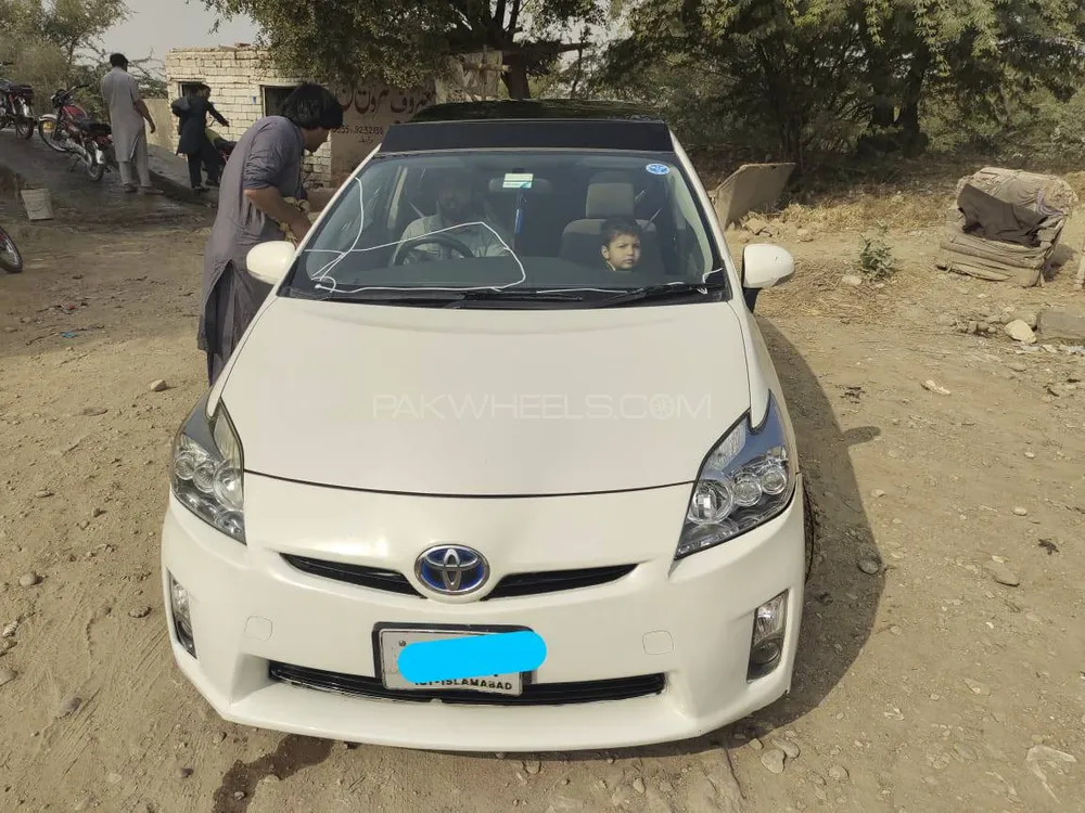Toyota Prius 2011 for Sale in Karak Image-1