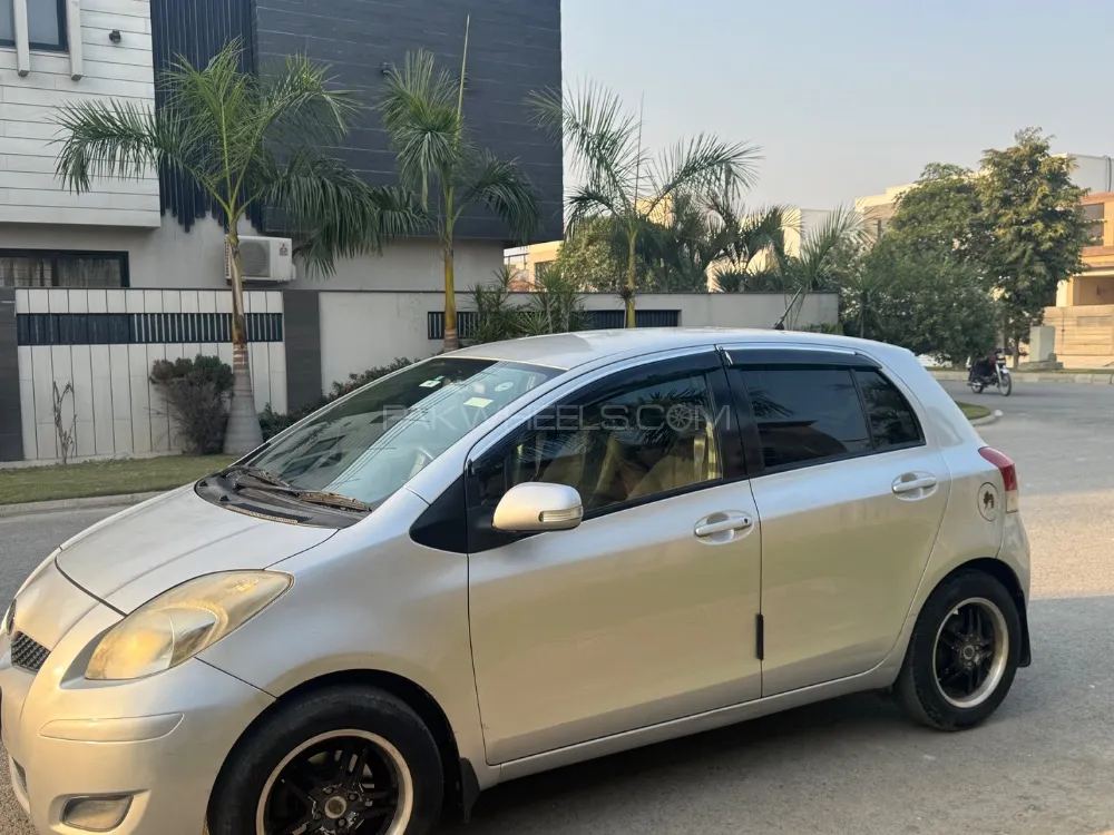 Toyota Vitz 2010 for Sale in Lahore Image-1