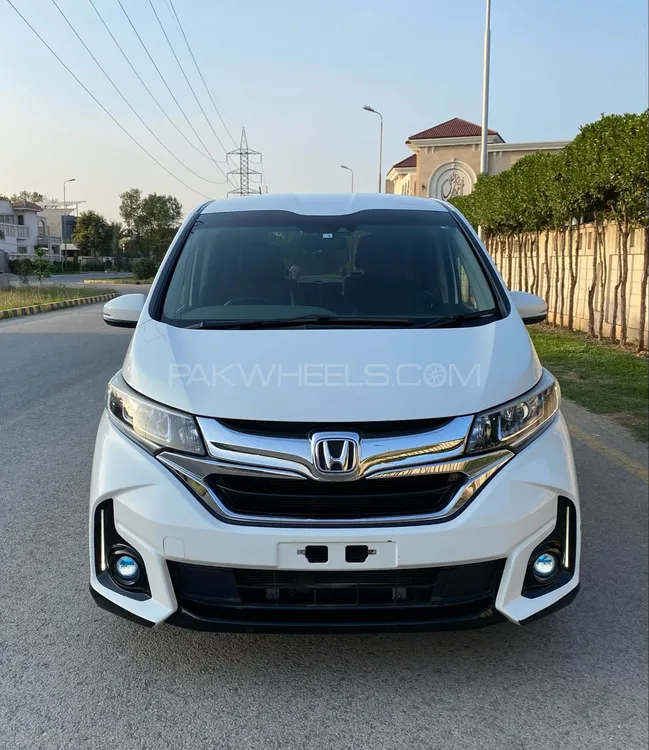 Honda Freed 2018 for Sale in Lahore Image-1