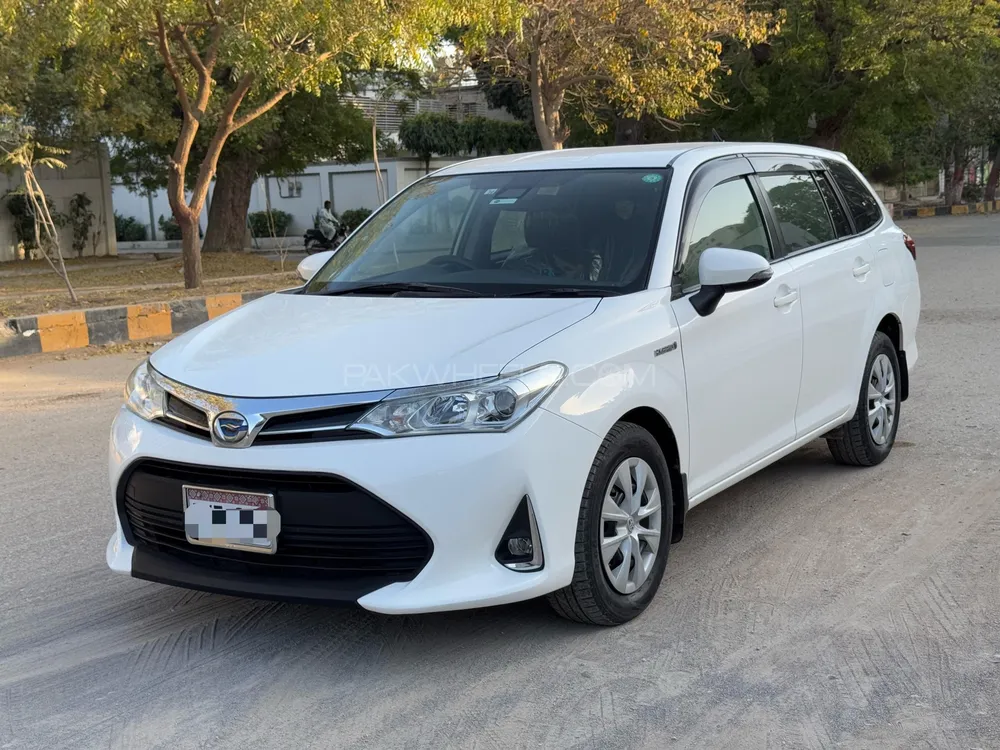 Toyota Corolla Fielder 2018 for Sale in Karachi Image-1