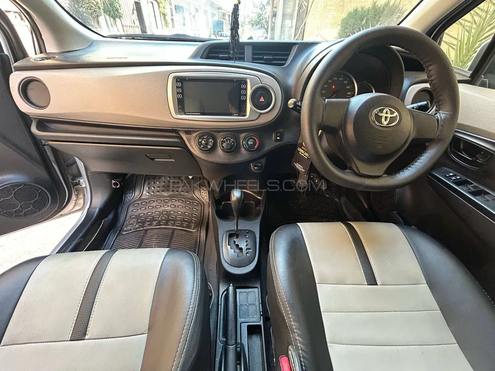 Toyota Vitz 2017 for Sale in Lahore Image-1