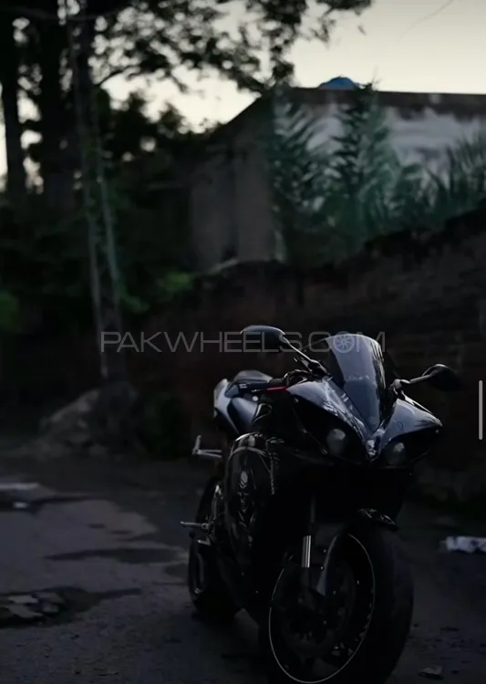 Yamaha YZF-R1 2010 for Sale Image-1