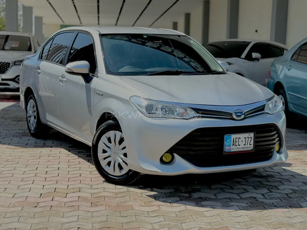 Toyota Corolla Axio 2015 for Sale in Peshawar Image-1