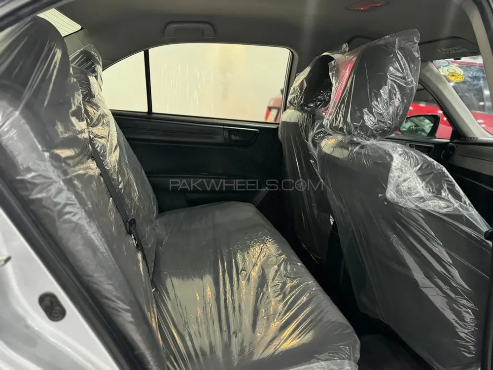 Toyota Corolla Axio 2015 for Sale in Peshawar Toyota Corolla Axio 2015 for Sale in Peshawar Image-4