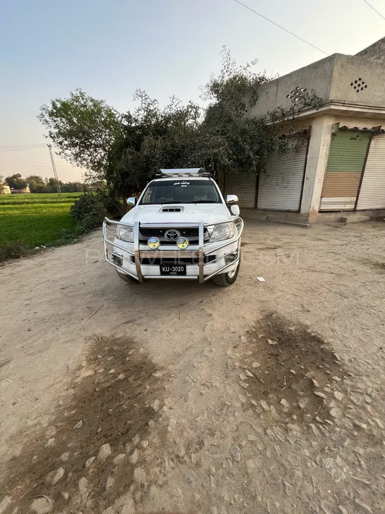 Toyota Hilux 2011 for Sale in Okara Image-1