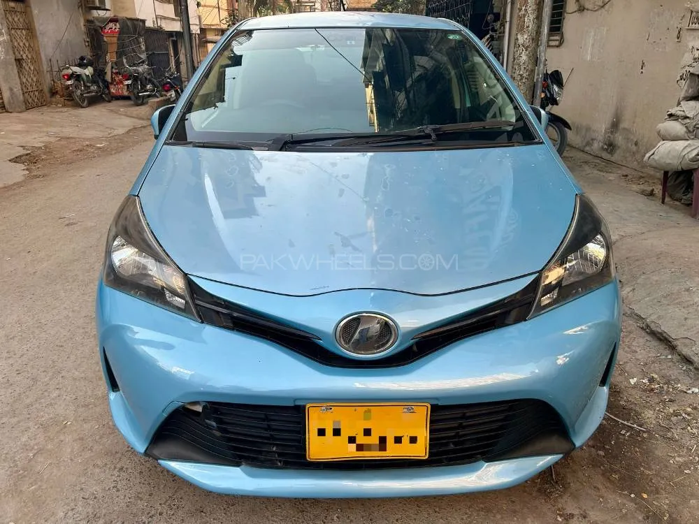 Toyota Vitz 2014 for Sale in Karachi Image-1