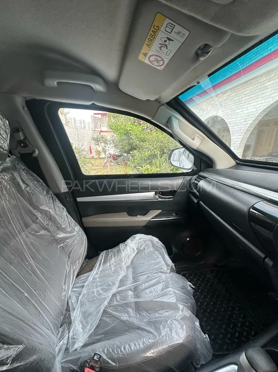 Toyota Hilux 2017 for Sale in Nowshera Toyota Hilux 2017 for Sale in Nowshera Image-13