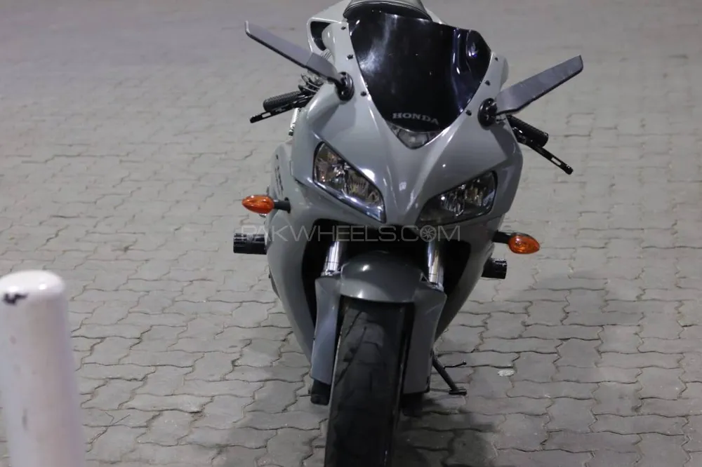 Honda CBR 1000RR 2005 for Sale Image-1