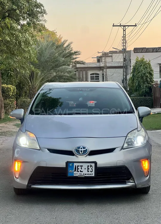 Toyota Prius 2014 for Sale in Lahore Toyota Prius 2014 for Sale in Lahore Image-4