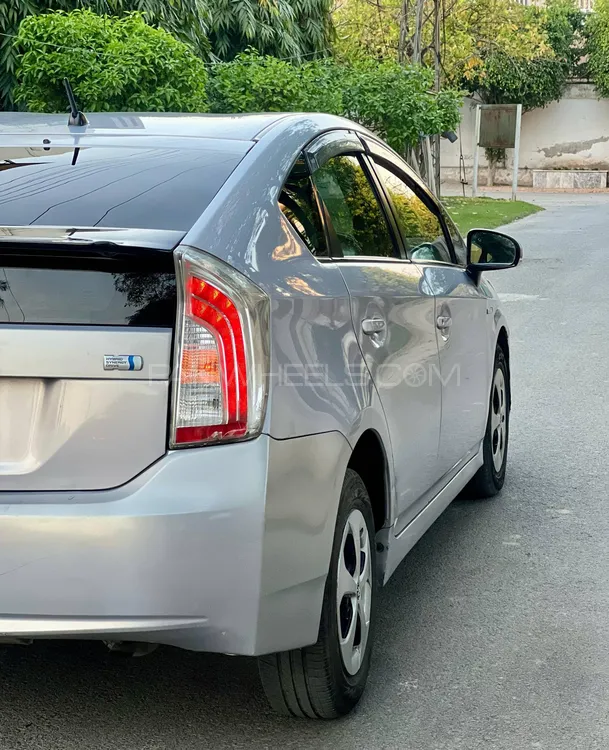 Toyota Prius 2014 for Sale in Lahore Toyota Prius 2014 for Sale in Lahore Image-7