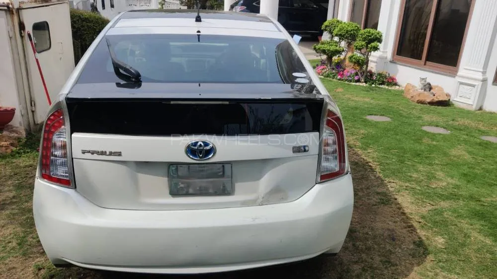 Toyota Prius 2011 for Sale in Lahore Image-1