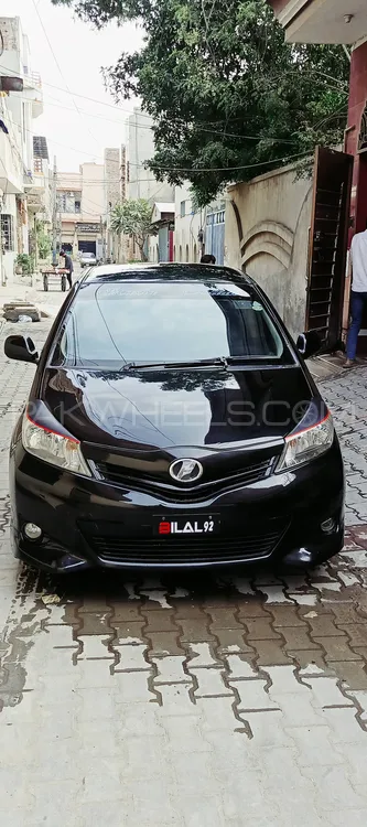 Toyota Vitz 2011 for Sale in Okara Image-1