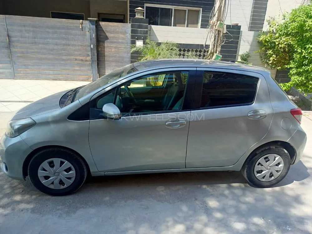 Toyota Vitz 2011 for Sale in Multan Image-1