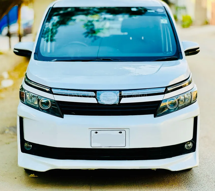 Toyota Voxy 2015 for Sale in Karachi Image-1
