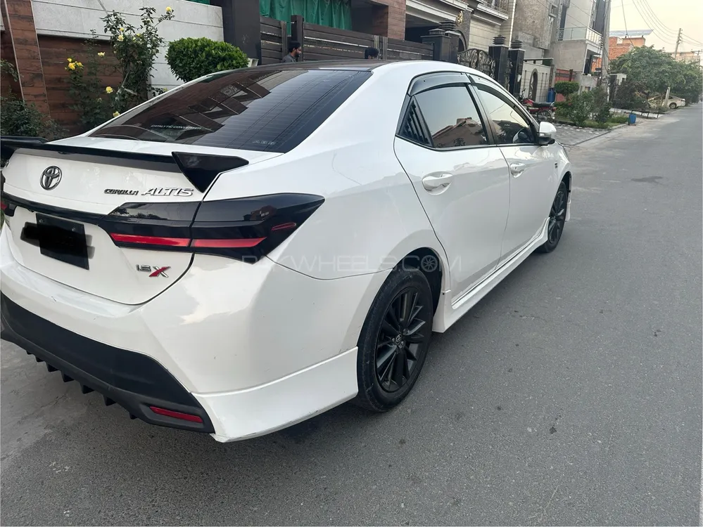 Toyota Corolla 2018 for Sale in Faisalabad Image-1