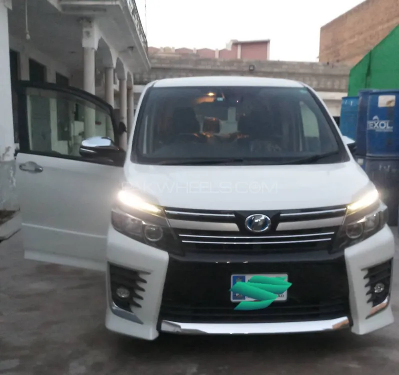 Toyota Voxy 2016 for Sale in Peshawar Image-1