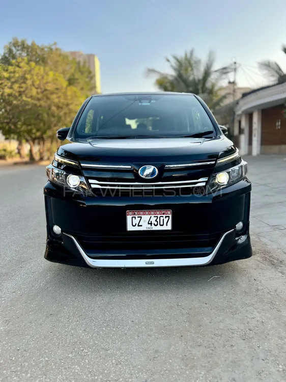Toyota Voxy 2016 for Sale in Karachi Image-1
