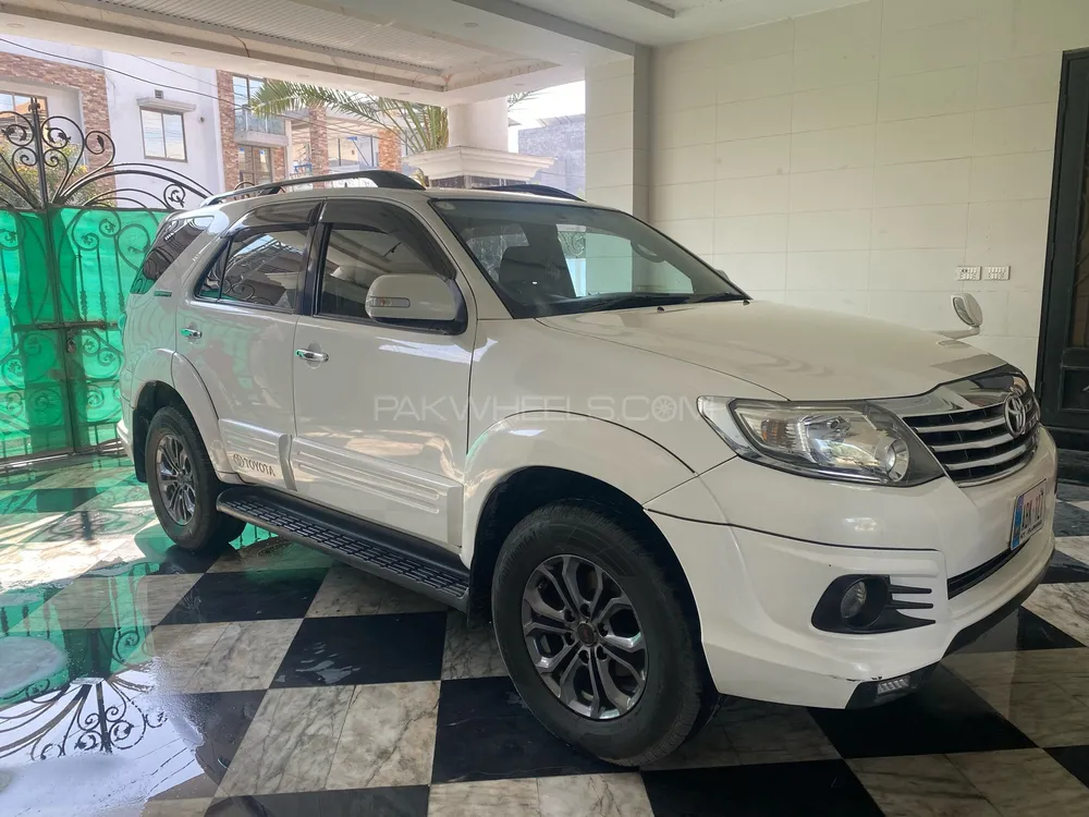 Toyota Fortuner 2016 for Sale in Lahore Image-1