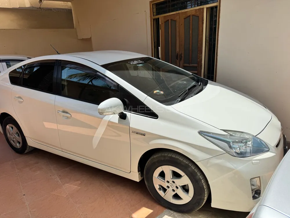 Toyota Prius 2011 for Sale in Karachi Image-1