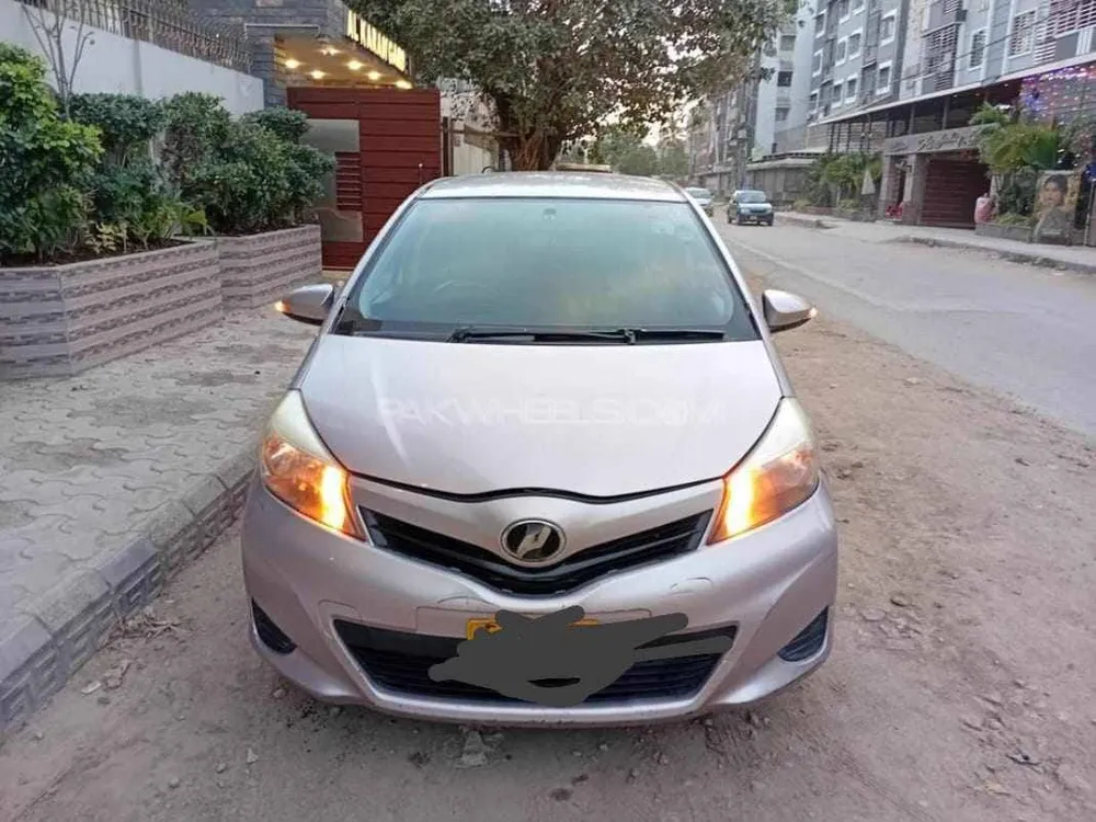 Toyota Vitz 2012 for Sale in Karachi Image-1
