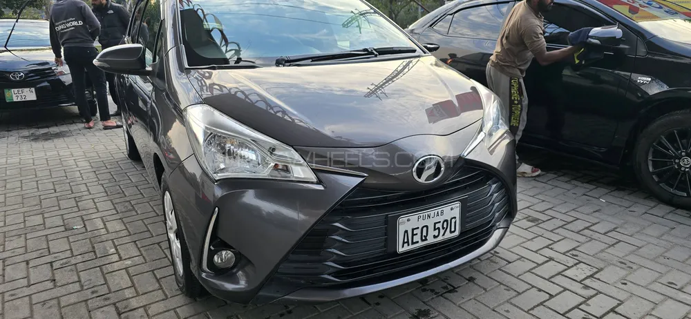 Toyota Vitz 2017 for Sale in Lahore Image-1