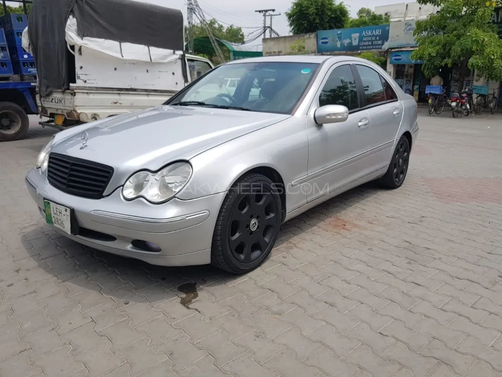 Mercedes Benz C Class 2004 for Sale in Lahore Image-1