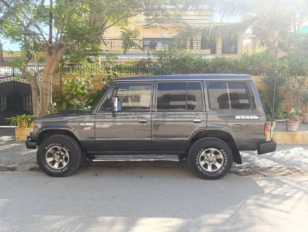 Mitsubishi Pajero 1988 for Sale in Karachi Image-1