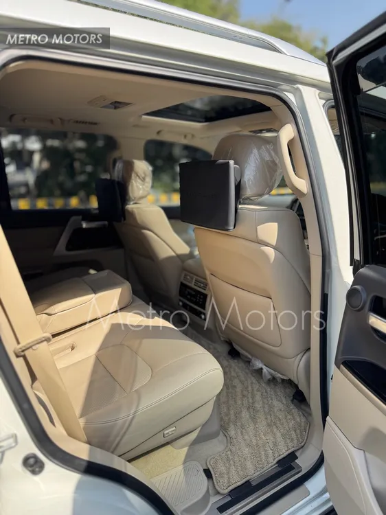 ٹویوٹا لینڈ کروزر 2018 for Sale in لاہور ٹویوٹا لینڈ کروزر 2018 for Sale in لاہور Image-8