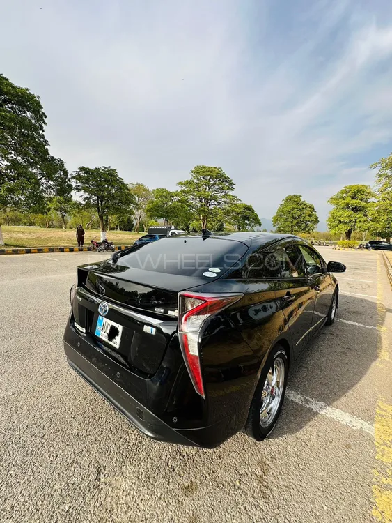 Toyota Prius 2016 for Sale in Islamabad Image-1
