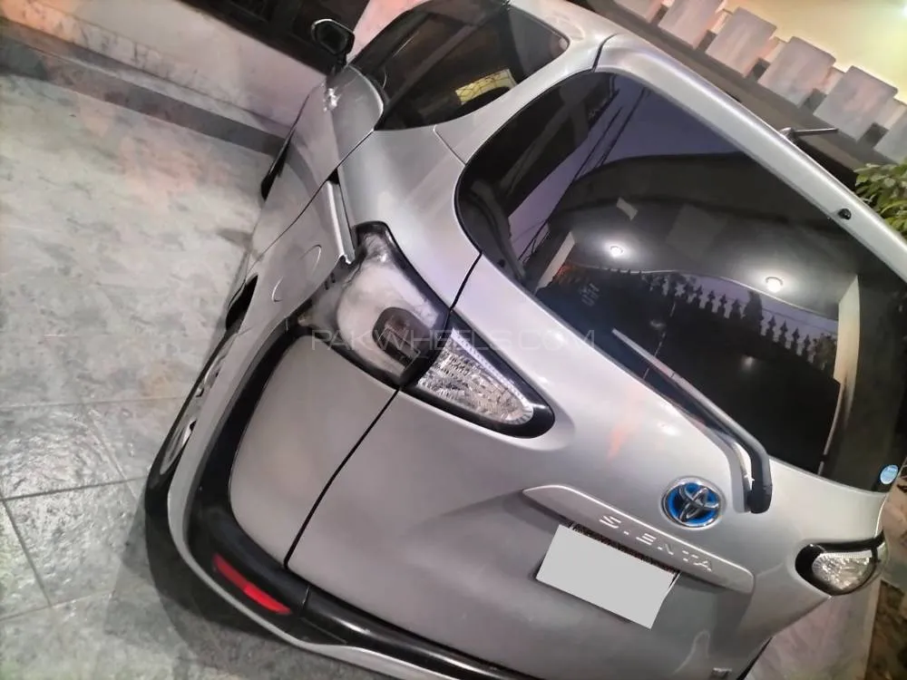 Toyota Sienta 2017 for Sale in Karachi Image-1