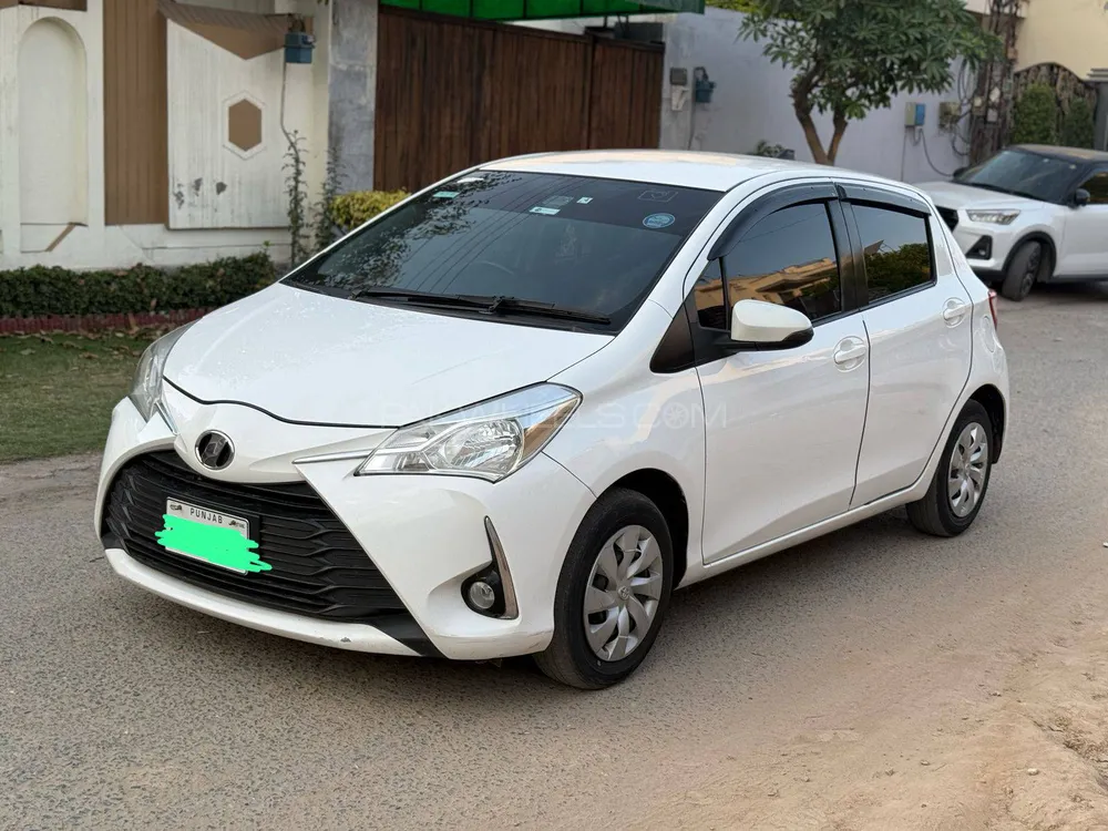 Toyota Vitz 2017 for Sale in Faisalabad Image-1