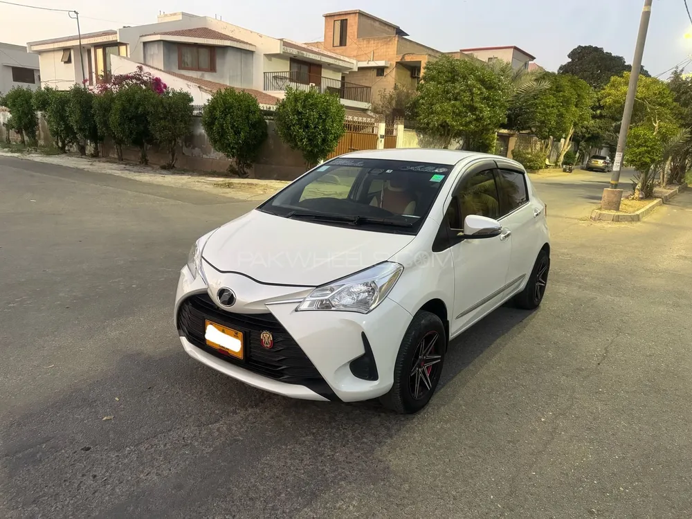 Toyota Vitz 2017 for Sale in Karachi Image-1