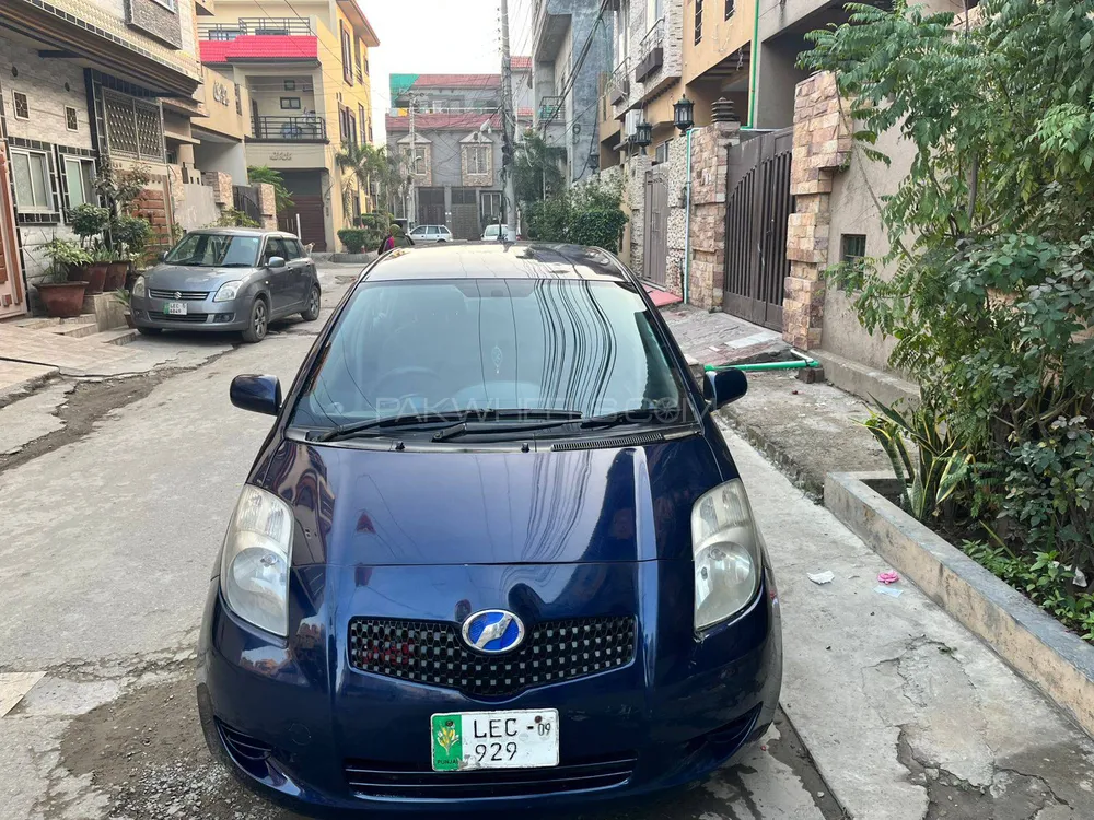 Toyota Vitz 2006 for Sale in Lahore Image-1