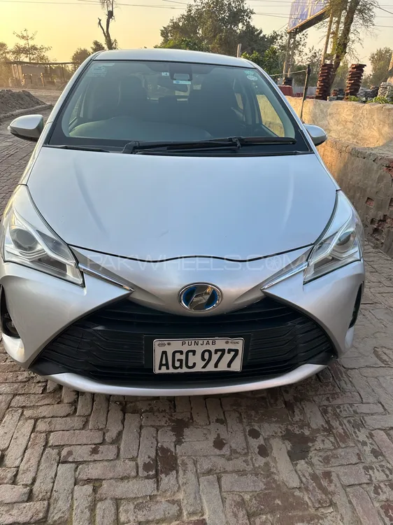 Toyota Vitz 2017 for Sale in Multan Image-1