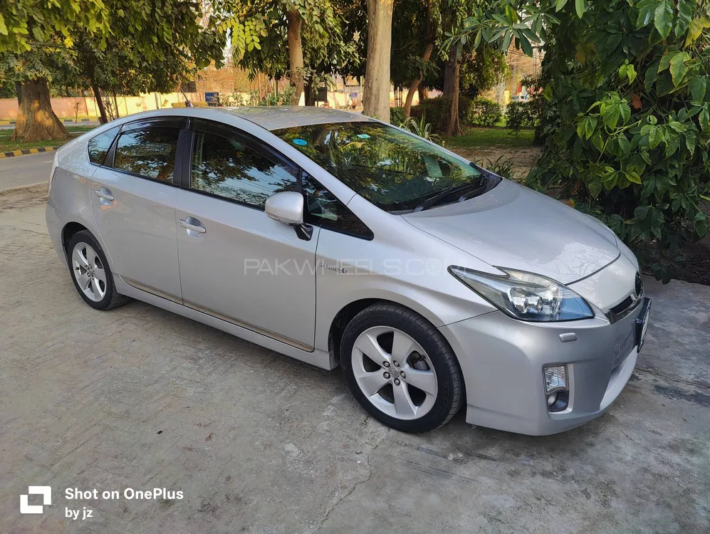 Toyota Prius 2011 for Sale in Lahore Image-1