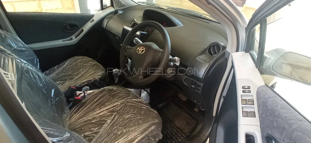 Toyota Vitz 2009 for Sale in Karachi Image-1