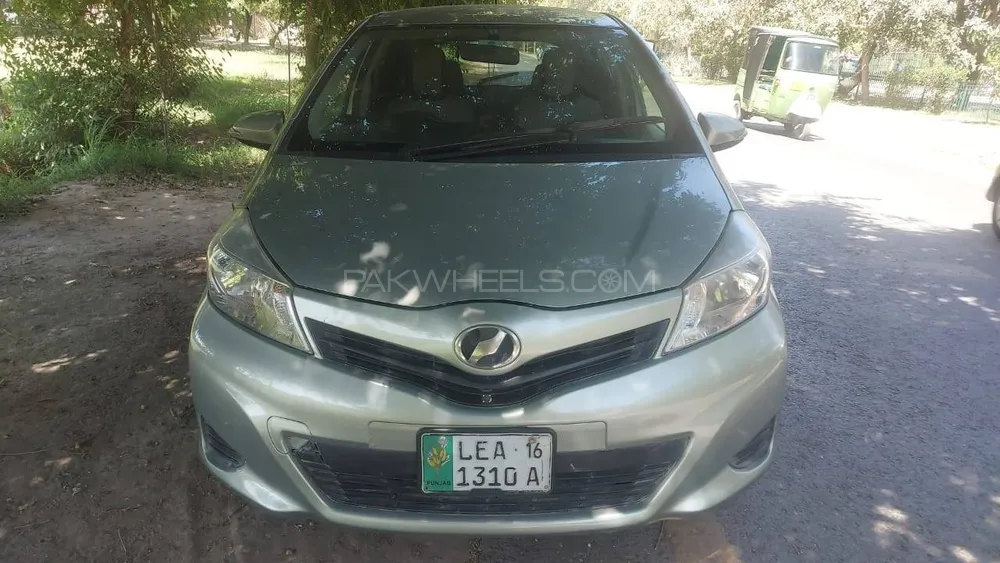 Toyota Vitz 2013 for Sale in Lahore Image-1