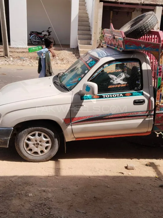 Toyota Hilux 2004 for Sale in Badin Image-1