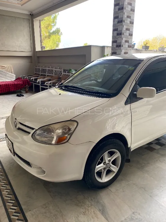 Toyota Platz 2004 for Sale in Abbottabad Image-1
