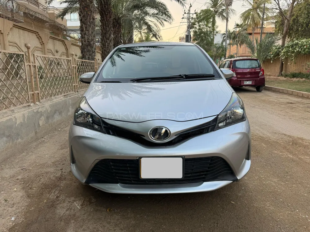 Toyota Vitz 2015 for Sale in Karachi Image-1